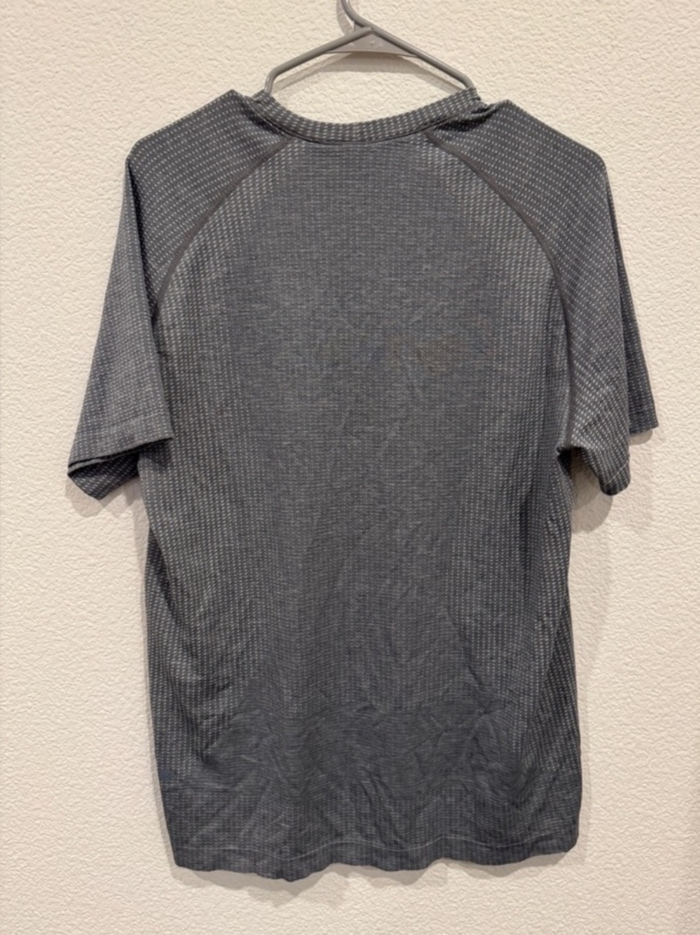 Lululemon men’s metal vent short sleeve and long sleeve tops *4 bundle* - Picture 9 of 9